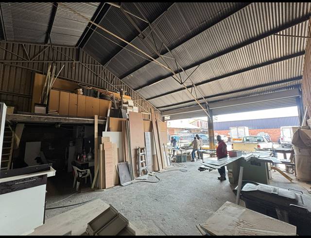 120M² WAREHOUSE TO LET IN SPARTAN